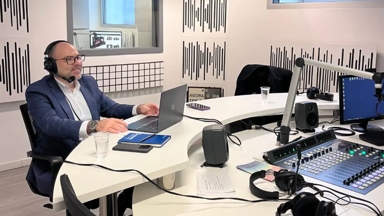 André Bacêlo e Costa na RUM — Rádio Universitária do Minho, Dia Mundial da Rádio e Inteligência Artificial